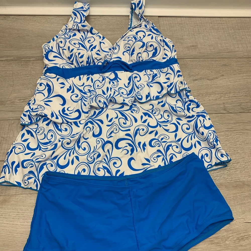 Blue and White Scroll Print Tiered Ruffle Tankini Set with Boy Shorts Size L